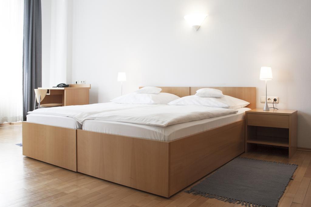 Hotel Zum Scheppen Eck Wiesbaden Bagian luar foto